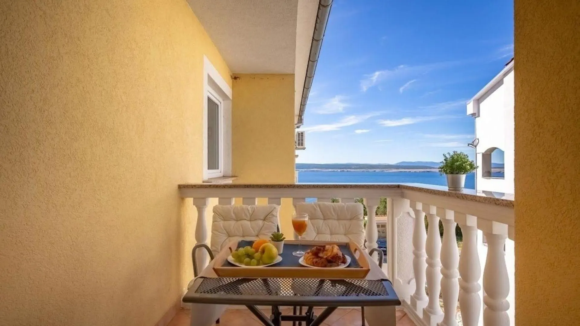 Appartement Mit Terrasse Und Meerblick Dramalj Croatia